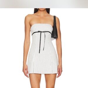 Elegant White Strapless Dress